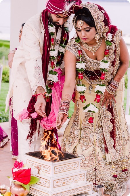 Hindu-wedding-ceremony_Kelowna_Cedar-Creek_Sparkling-Hill_149_by-Kevin-Trowbridge