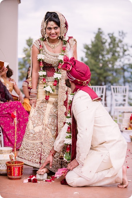 Hindu-wedding-ceremony_Kelowna_Cedar-Creek_Sparkling-Hill_152_by-Kevin-Trowbridge