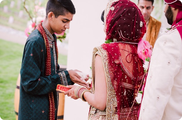 Hindu-wedding-ceremony_Kelowna_Cedar-Creek_Sparkling-Hill_157_by-Kevin-Trowbridge