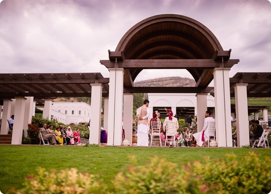 Hindu-wedding-ceremony_Kelowna_Cedar-Creek_Sparkling-Hill_191_by-Kevin-Trowbridge