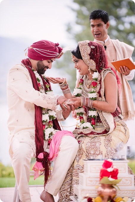 Hindu-wedding-ceremony_Kelowna_Cedar-Creek_Sparkling-Hill_192_by-Kevin-Trowbridge