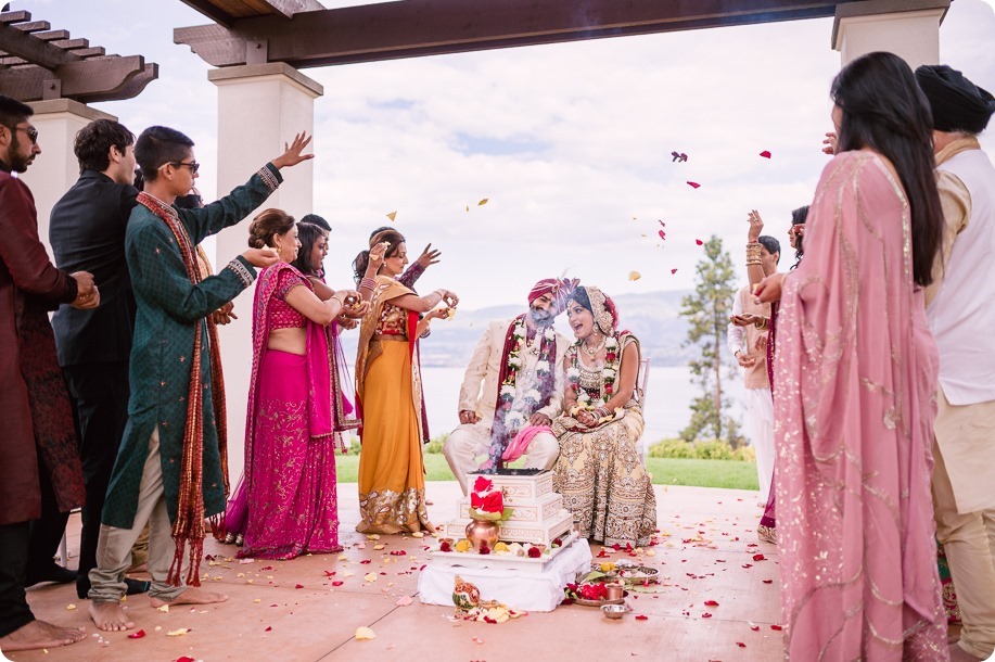 Hindu-wedding-ceremony_Kelowna_Cedar-Creek_Sparkling-Hill_199_by-Kevin-Trowbridge