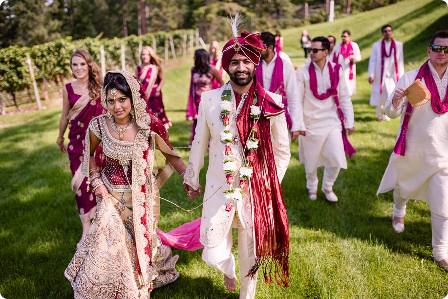 Hindu-wedding-ceremony_Kelowna_Cedar-Creek_Sparkling-Hill_209_by-Kevin-Trowbridge