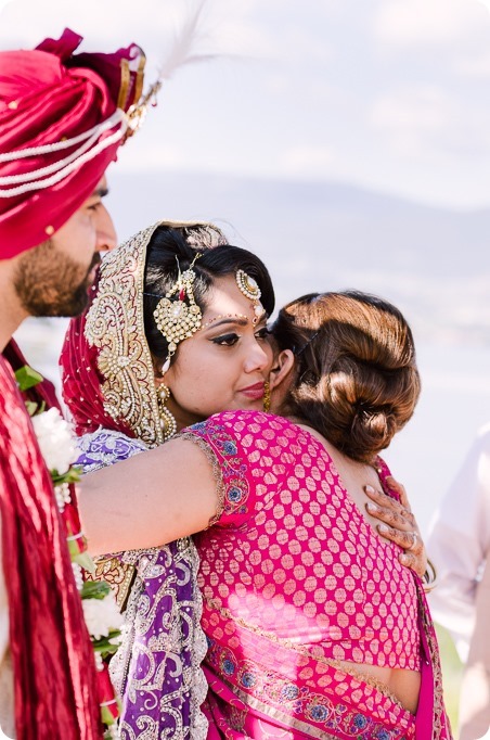 Hindu-wedding-ceremony_Kelowna_Cedar-Creek_Sparkling-Hill_212_by-Kevin-Trowbridge