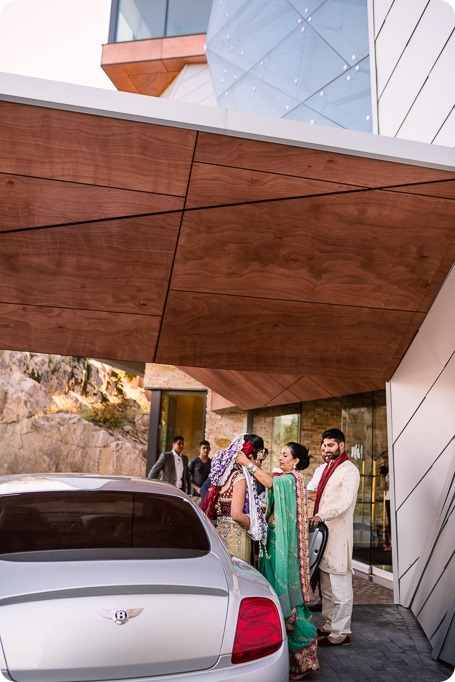 Hindu-wedding-ceremony_Kelowna_Cedar-Creek_Sparkling-Hill_263_by-Kevin-Trowbridge