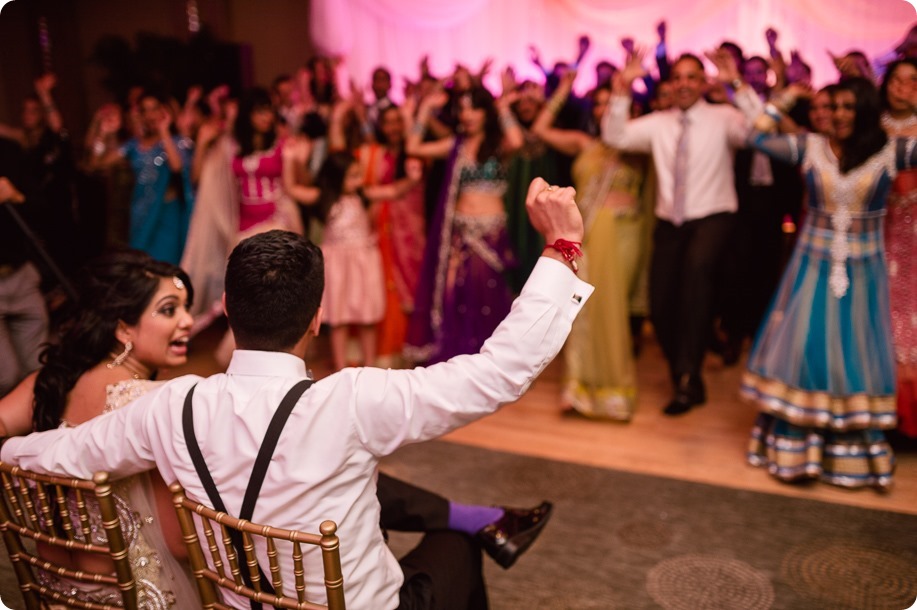 Hindu-wedding-ceremony_Kelowna_Cedar-Creek_Sparkling-Hill_389_by-Kevin-Trowbridge