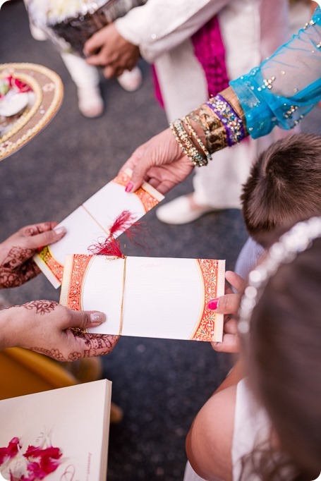 Hindu-wedding-ceremony_Kelowna_Cedar-Creek_Sparkling-Hill_45_by-Kevin-Trowbridge