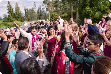 Hindu-wedding-ceremony_Kelowna_Cedar-Creek_Sparkling-Hill_52_by-Kevin-Trowbridge