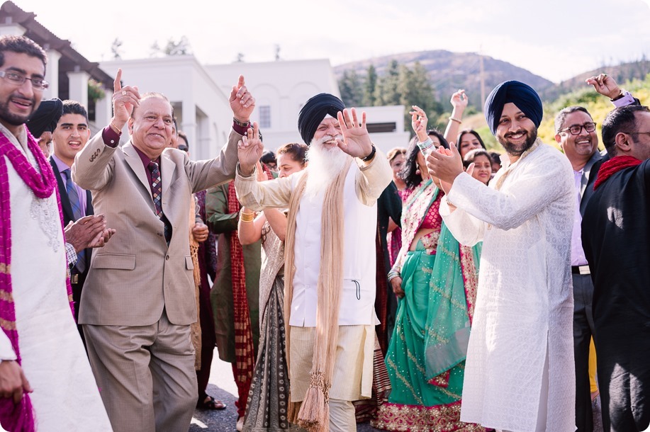 Hindu-wedding-ceremony_Kelowna_Cedar-Creek_Sparkling-Hill_56_by-Kevin-Trowbridge