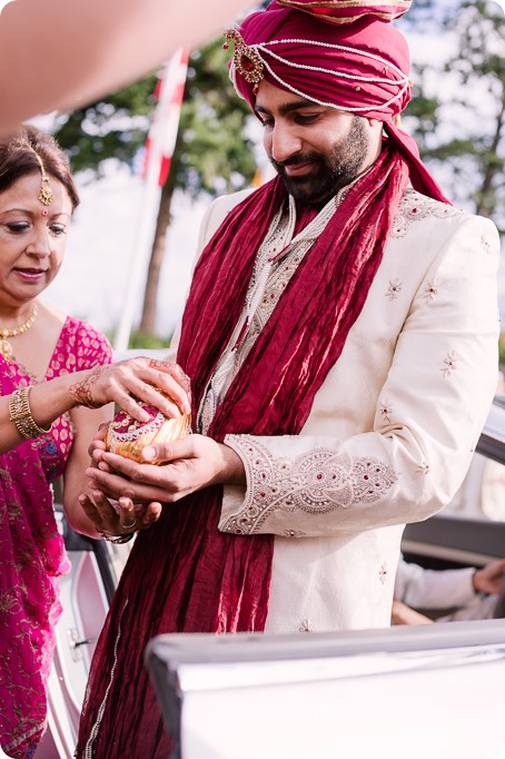 Hindu-wedding-ceremony_Kelowna_Cedar-Creek_Sparkling-Hill_61_by-Kevin-Trowbridge