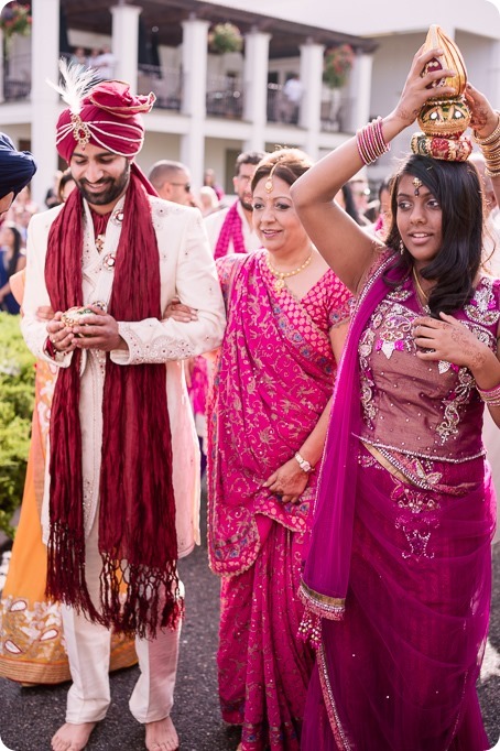 Hindu-wedding-ceremony_Kelowna_Cedar-Creek_Sparkling-Hill_71_by-Kevin-Trowbridge