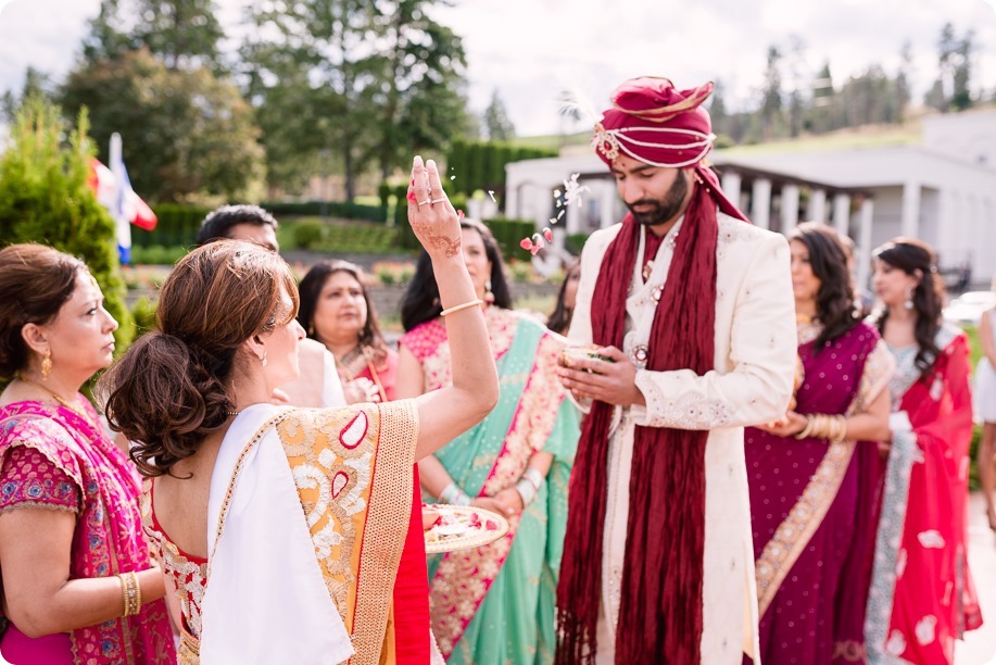 Hindu-wedding-ceremony_Kelowna_Cedar-Creek_Sparkling-Hill_79_by-Kevin-Trowbridge