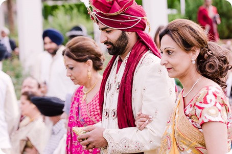 Hindu-wedding-ceremony_Kelowna_Cedar-Creek_Sparkling-Hill_88_by-Kevin-Trowbridge