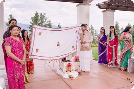 Hindu-wedding-ceremony_Kelowna_Cedar-Creek_Sparkling-Hill_91_by-Kevin-Trowbridge