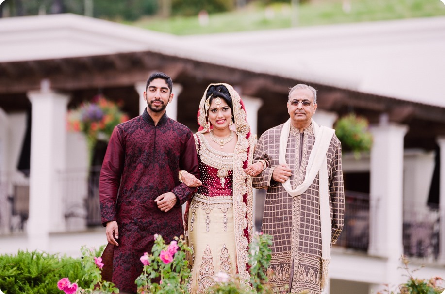 Hindu-wedding-ceremony_Kelowna_Cedar-Creek_Sparkling-Hill_93_by-Kevin-Trowbridge