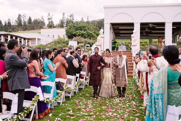 Hindu-wedding-ceremony_Kelowna_Cedar-Creek_Sparkling-Hill_95_by-Kevin-Trowbridge