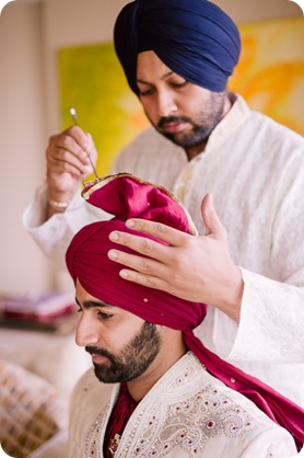 Hindu-wedding-ceremony_Kelowna_Cedar-Creek_Sparkling-Hill_grooms-turban_11_by-Kevin-Trowbridge