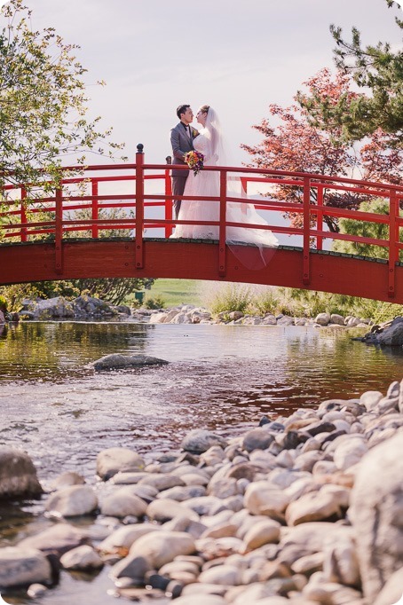 Kelowna-wedding-photographer_Harvest-Golf-Club_colourful-decor-theme_40095_by-Kevin-Trowbridge