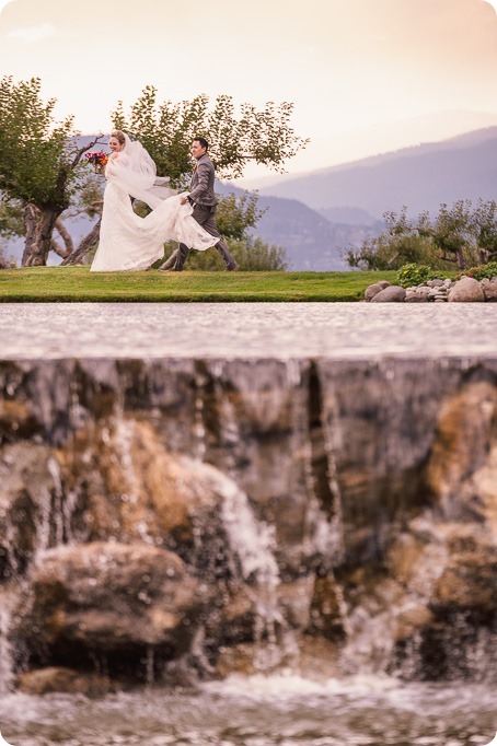 Kelowna-wedding-photographer_Harvest-Golf-Club_colourful-decor-theme_40328_by-Kevin-Trowbridge