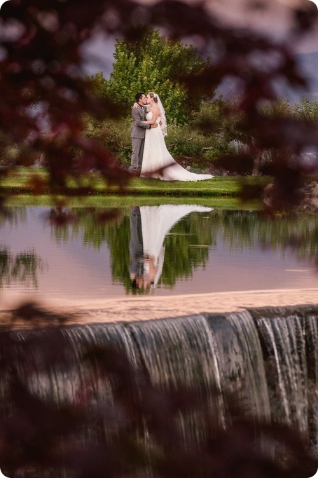 Kelowna-wedding-photographer_Harvest-Golf-Club_colourful-decor-theme_40639_by-Kevin-Trowbridge