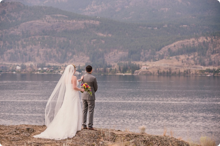 Kelowna-wedding-photographer_Harvest-Golf-Club_colourful-decor-theme_49251_by-Kevin-Trowbridge