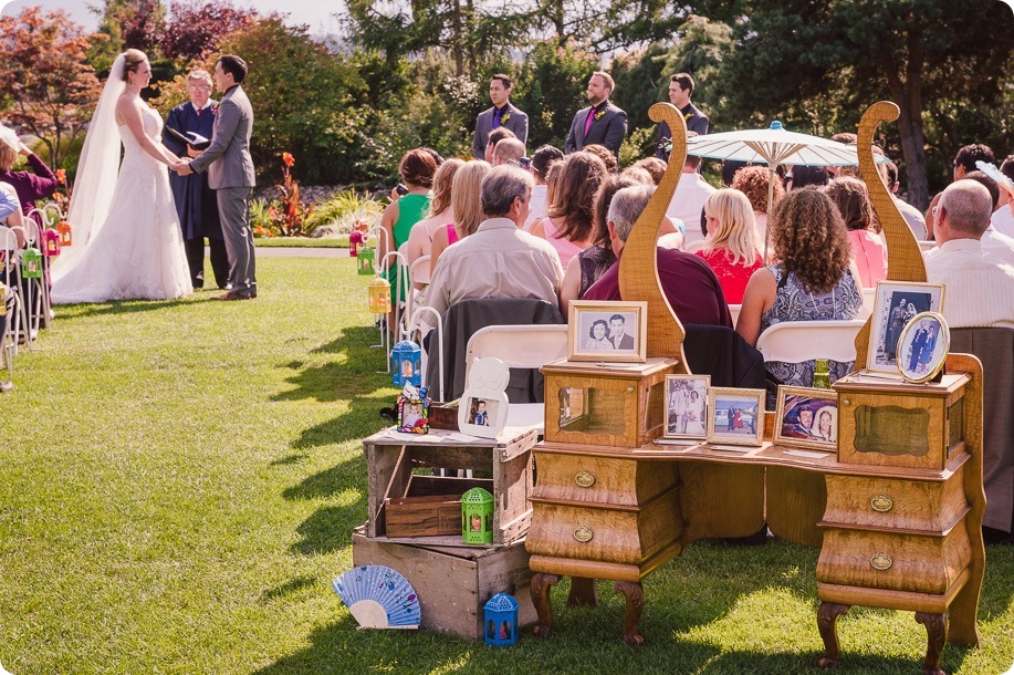 Kelowna-wedding-photographer_Harvest-Golf-Club_colourful-decor-theme_49805_by-Kevin-Trowbridge