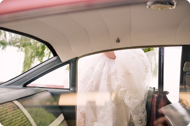 Kelowna-wedding-photographer_Harvest-Golf-Club_colourful-decor-theme_83260_by-Kevin-Trowbridge