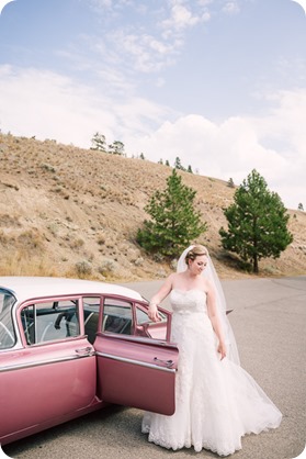 Kelowna-wedding-photographer_Harvest-Golf-Club_colourful-decor-theme_83277_by-Kevin-Trowbridge