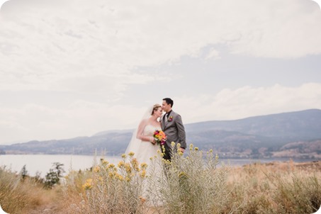 Kelowna-wedding-photographer_Harvest-Golf-Club_colourful-decor-theme_83723_by-Kevin-Trowbridge