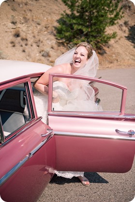 Kelowna-wedding-photographer_Harvest-Golf-Club_colourful-decor-theme_83763_by-Kevin-Trowbridge