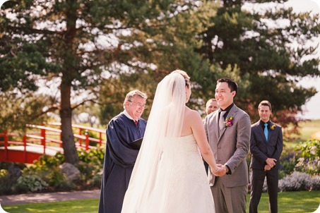 Kelowna-wedding-photographer_Harvest-Golf-Club_colourful-decor-theme_84104_by-Kevin-Trowbridge