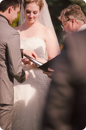 Kelowna-wedding-photographer_Harvest-Golf-Club_colourful-decor-theme_84127_by-Kevin-Trowbridge