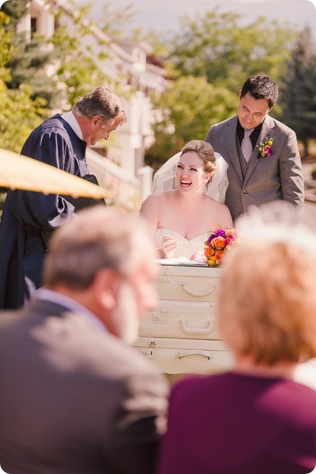 Kelowna-wedding-photographer_Harvest-Golf-Club_colourful-decor-theme_84168_by-Kevin-Trowbridge