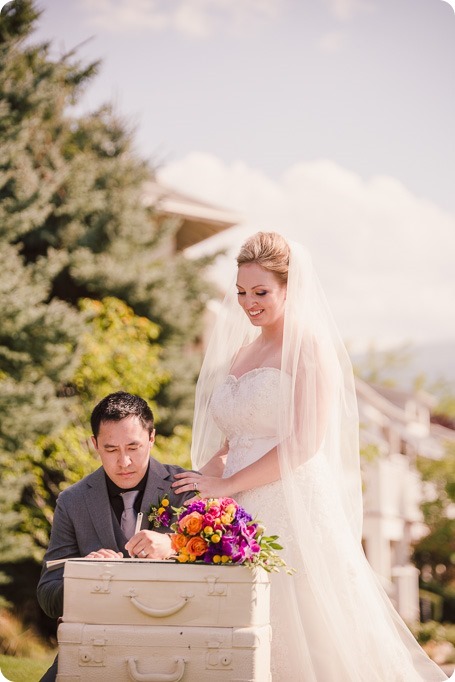 Kelowna-wedding-photographer_Harvest-Golf-Club_colourful-decor-theme_84182_by-Kevin-Trowbridge