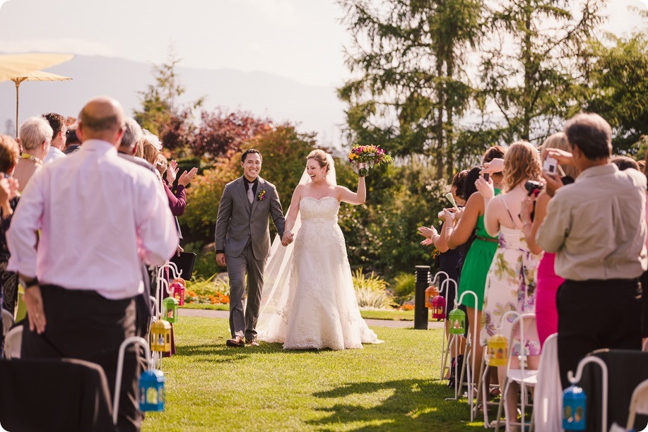 Kelowna-wedding-photographer_Harvest-Golf-Club_colourful-decor-theme_84213_by-Kevin-Trowbridge