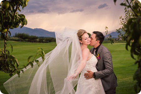 Kelowna-wedding-photographer_Harvest-Golf-Club_colourful-decor-theme_84448_by-Kevin-Trowbridge