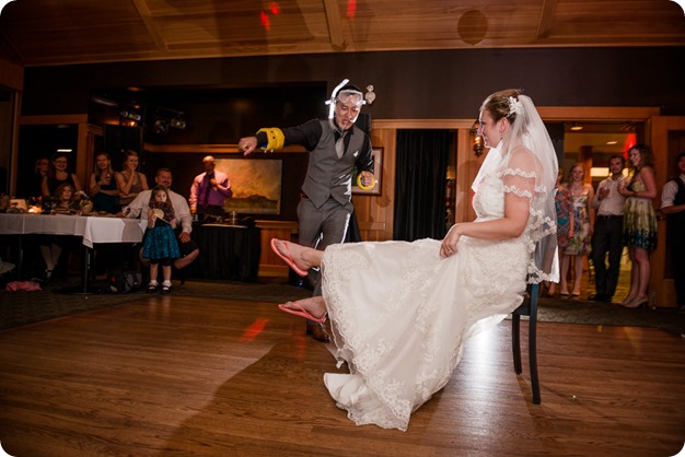 Kelowna-wedding-photographer_Harvest-Golf-Club_colourful-decor-theme_85346_by-Kevin-Trowbridge