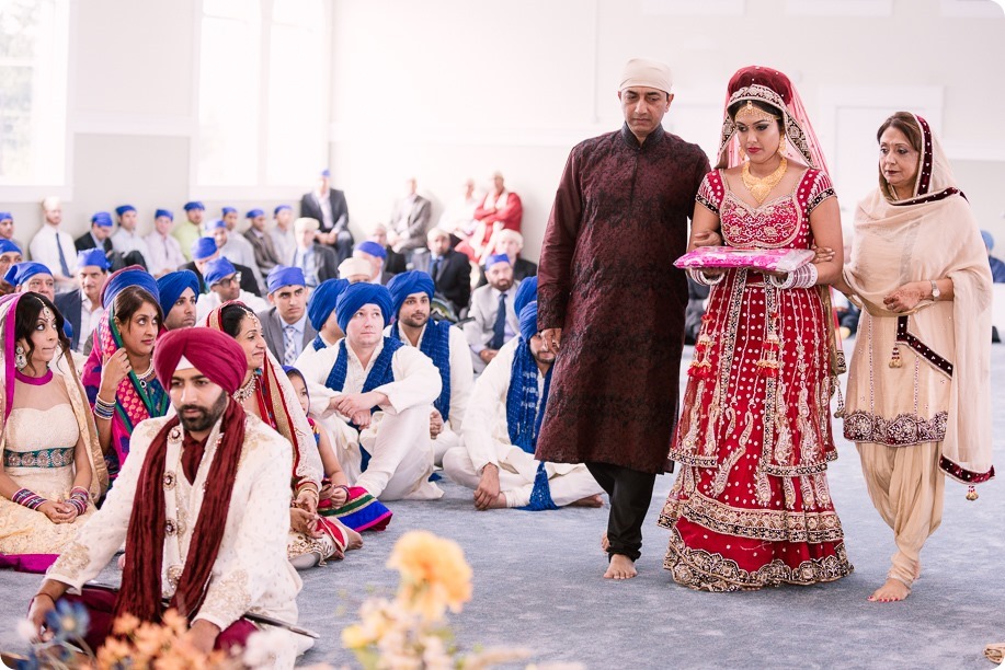 Sikh-Indian-wedding_Kelowna-Temple_Sparkling-Hill_138_by-Kevin-Trowbridge