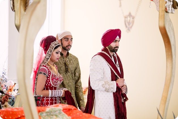 Sikh-Indian-wedding_Kelowna-Temple_Sparkling-Hill_160_by-Kevin-Trowbridge