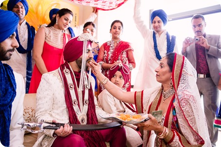 Sikh-Indian-wedding_Kelowna-Temple_Sparkling-Hill_77_by-Kevin-Trowbridge