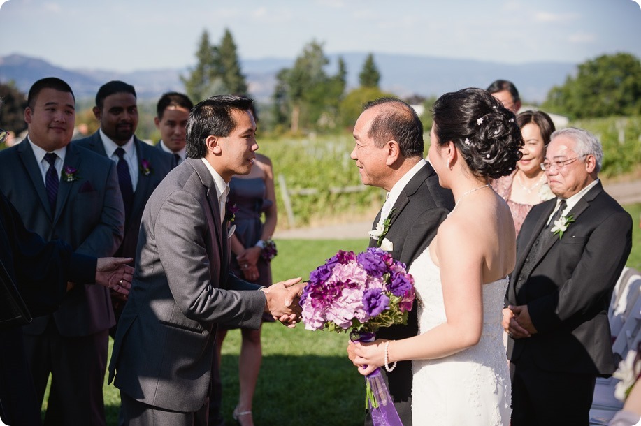 Traditional-Chinese-Tea-Ceremony-Summerhill-wedding-Kelowna-photographer_108_by-Kevin-Trowbridge