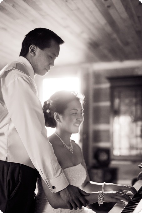 Traditional-Chinese-Tea-Ceremony-Summerhill-wedding-Kelowna-photographer_154_by-Kevin-Trowbridge