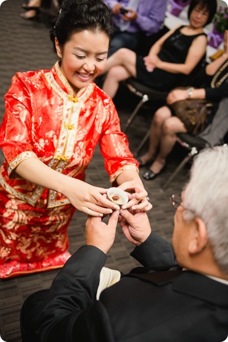 Traditional-Chinese-Tea-Ceremony-Summerhill-wedding-Kelowna-photographer_78_by-Kevin-Trowbridge