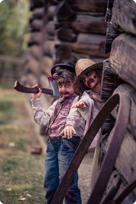 Zombie-engagement-session_walking-dead-attack_father-pandosy_Kelowna-photographer_49_by-Kevin-Trowbridge