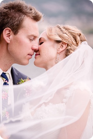 Kaleden-wedding_Linden-Gardens_vineyards-Okanagan-photographer_142422_by-Kevin-Trowbridge