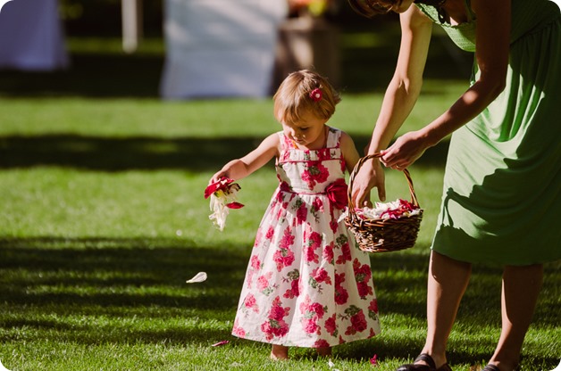 Kaleden-wedding_Linden-Gardens_vineyards-Okanagan-photographer_160400_by-Kevin-Trowbridge