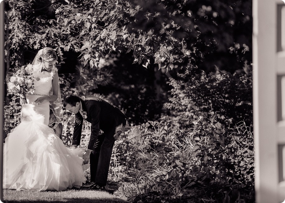 Kaleden-wedding_Linden-Gardens_vineyards-Okanagan-photographer_160550_by-Kevin-Trowbridge