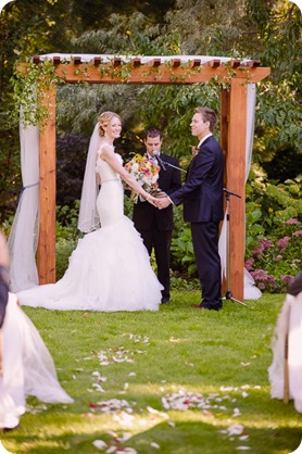 Kaleden-wedding_Linden-Gardens_vineyards-Okanagan-photographer_160742_by-Kevin-Trowbridge