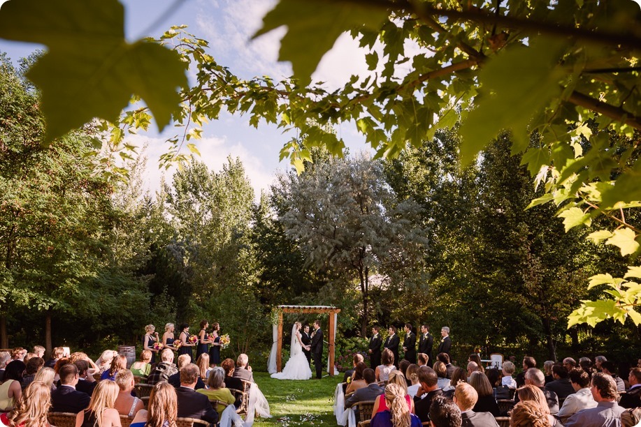 Kaleden-wedding_Linden-Gardens_vineyards-Okanagan-photographer_162132_by-Kevin-Trowbridge