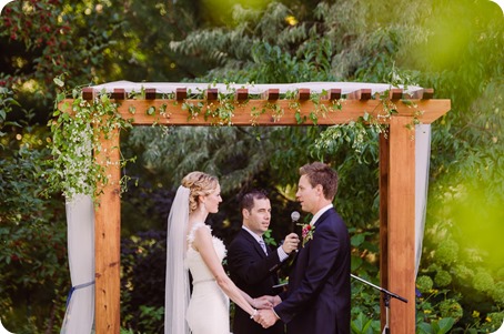 Kaleden-wedding_Linden-Gardens_vineyards-Okanagan-photographer_162222_by-Kevin-Trowbridge